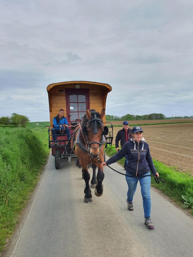 Veritable Roulotte Hippomobile "La Bailleul" Mentheville المظهر الخارجي الصورة